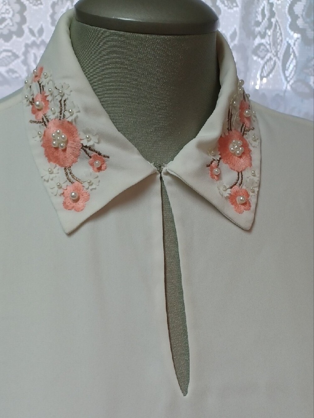 Tristan Cream Blouse with Pink Embroidered Collar - Picture 4 of 9